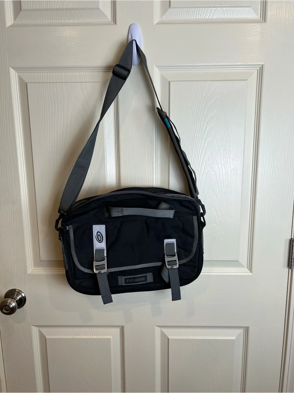Timbuk2 command Black & Gray Messenger Bag